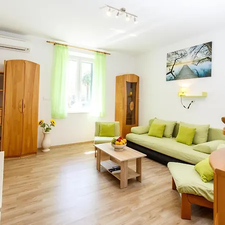 Apartment Forest Split